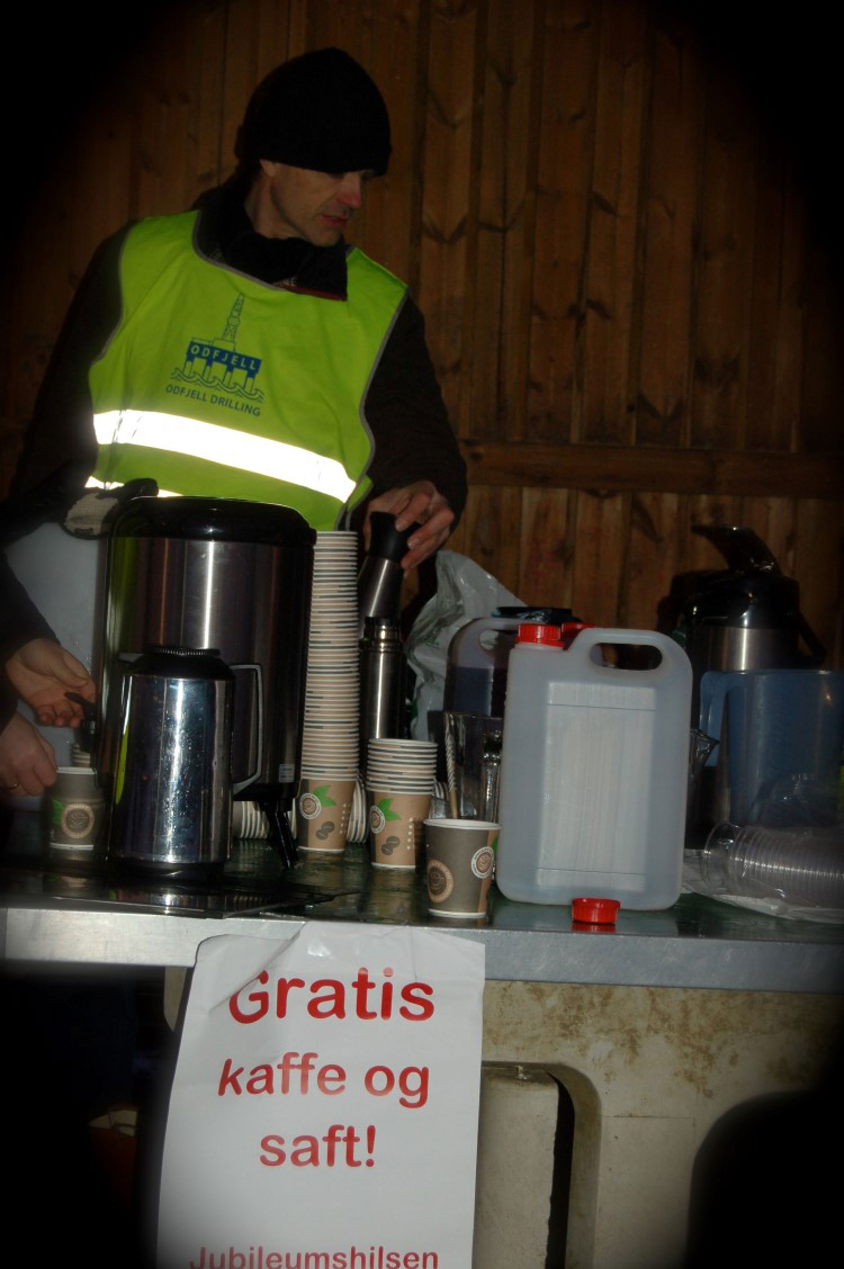 FAU serverer kaffe og saft FAU serverer kaffe og saft