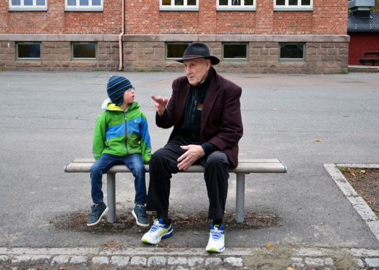 Torstein og Erik på benken