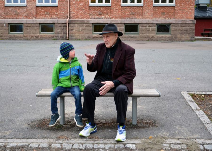 Torstein og Erik på benken